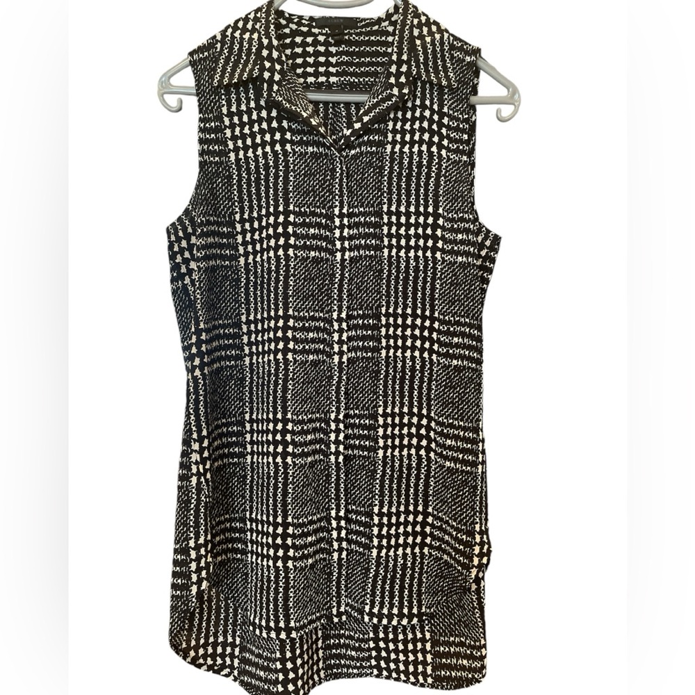J Crew Black/White Sleeveless Button Up Top size 4